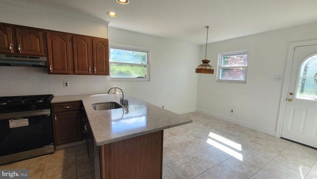 820 JAMESTOWN RD, Blackwood, NJ 08012