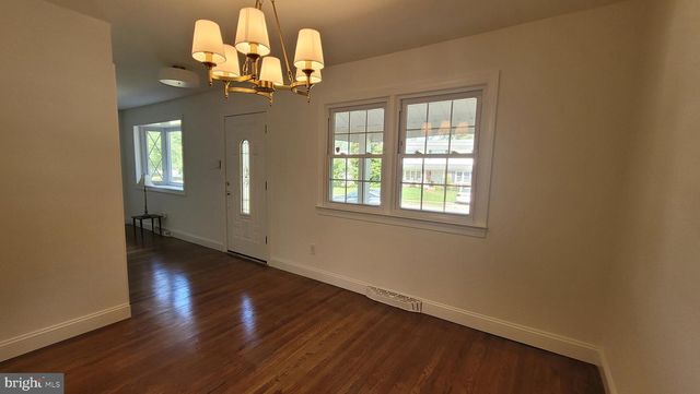 820 JAMESTOWN RD, Blackwood, NJ 08012