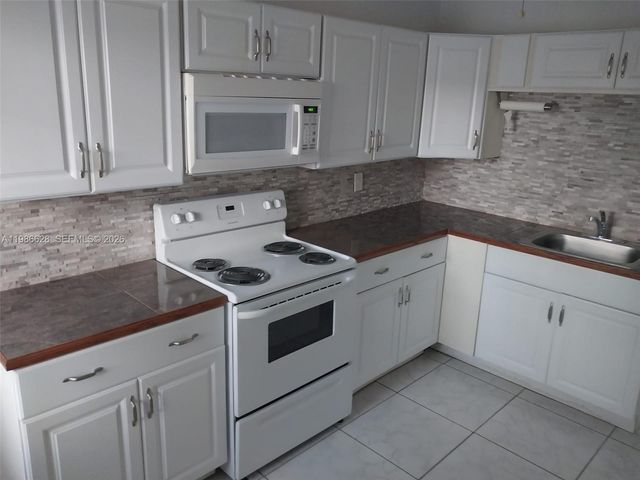 1050 Atlantic Shores Blvd 106, Hallandale Beach, FL 33009