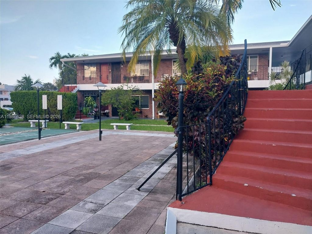 1050 Atlantic Shores Blvd 106, Hallandale Beach, FL 33009