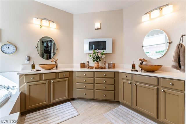 7324 Royal Melbourne Drive, Las Vegas, NV 89131