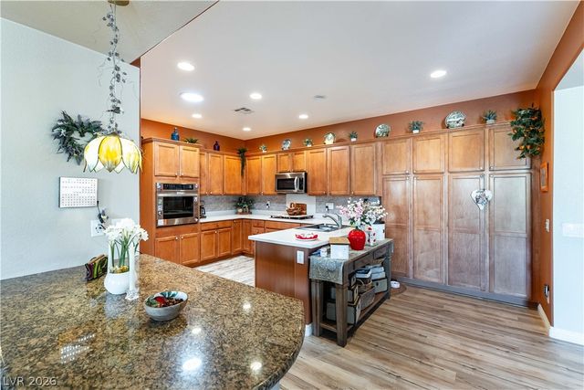 7324 Royal Melbourne Drive, Las Vegas, NV 89131