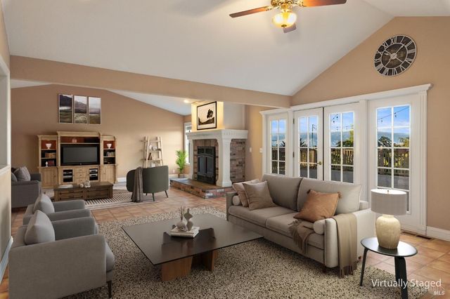 2210 Cedar Hill Way, Lakeport, CA 95453