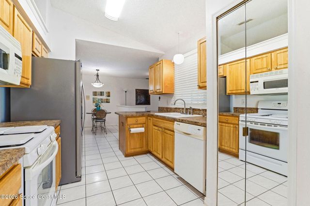 3065 Pineda Crossing Drive, Melbourne, FL 32940