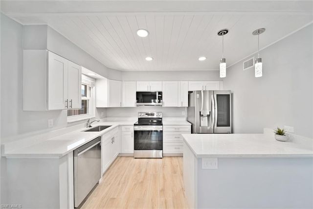 16881 Davis RD 721, Fort Myers, FL 33908