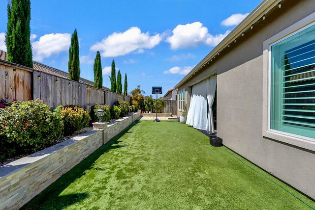2820 Cameo St, Lodi, CA 95242