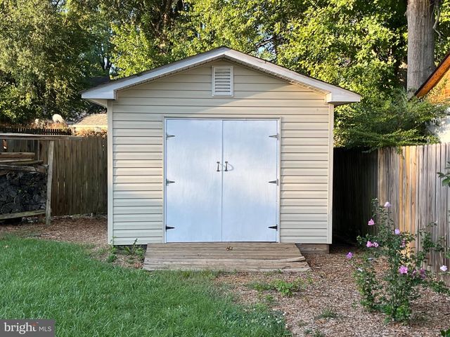 8114 NORWOOD DR, Alexandria, VA 22309