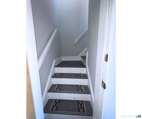 74 Garfield Avenue 3rd Floor, Bridgeport, CT 06606