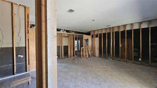 208 48TH AVENUE N, St Petersburg, FL 33703