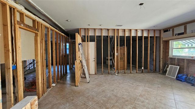 208 48TH AVENUE N, St Petersburg, FL 33703