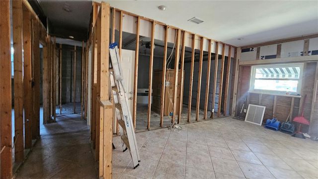 208 48TH AVENUE N, St Petersburg, FL 33703