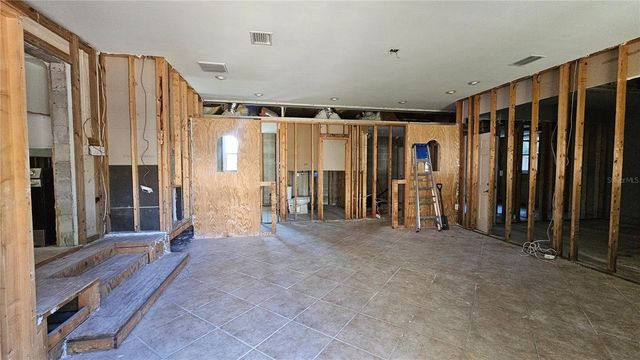 208 48TH AVENUE N, St Petersburg, FL 33703