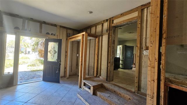 208 48TH AVENUE N, St Petersburg, FL 33703