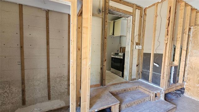 208 48TH AVENUE N, St Petersburg, FL 33703