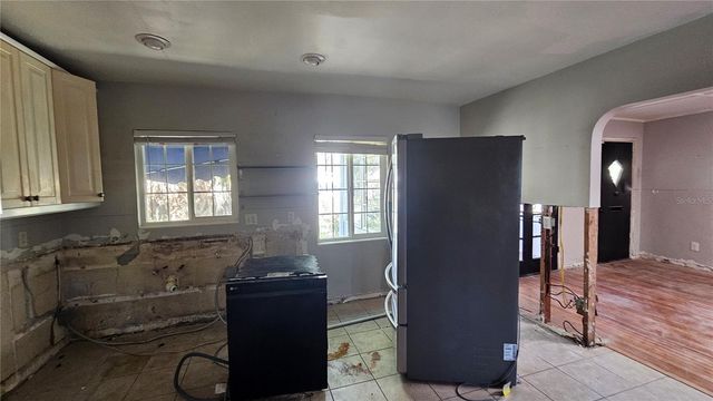 208 48TH AVENUE N, St Petersburg, FL 33703