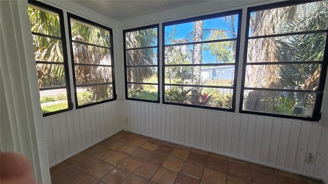 208 48TH AVENUE N, St Petersburg, FL 33703