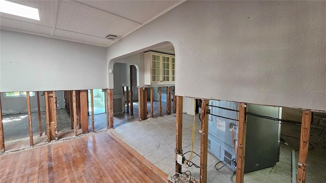 208 48TH AVENUE N, St Petersburg, FL 33703