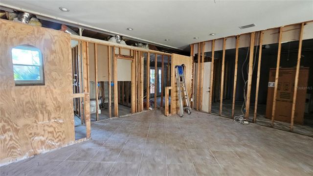 208 48TH AVENUE N, St Petersburg, FL 33703