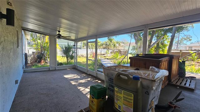 208 48TH AVENUE N, St Petersburg, FL 33703