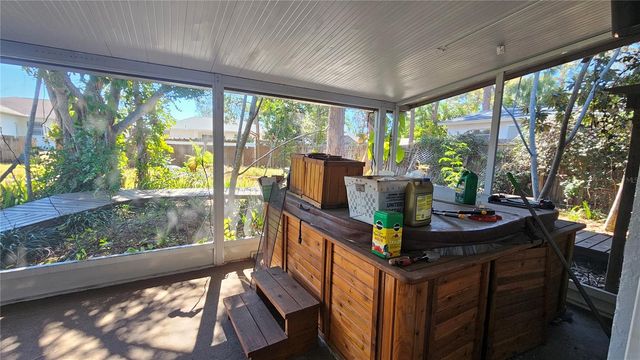 208 48TH AVENUE N, St Petersburg, FL 33703