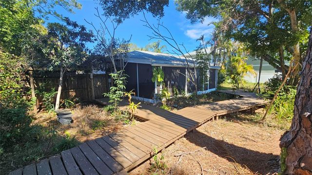 208 48TH AVENUE N, St Petersburg, FL 33703