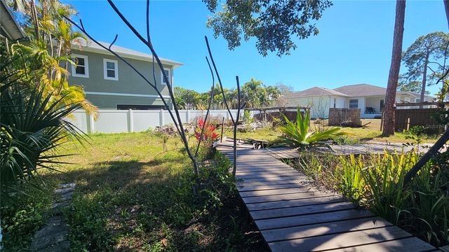 208 48TH AVENUE N, St Petersburg, FL 33703