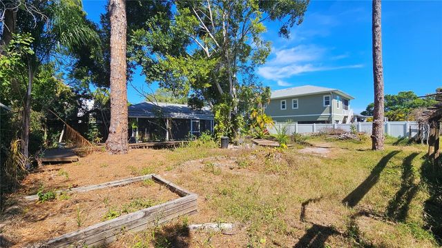 208 48TH AVENUE N, St Petersburg, FL 33703