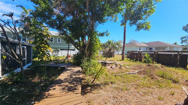 208 48TH AVENUE N, St Petersburg, FL 33703
