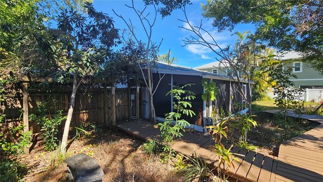 208 48TH AVENUE N, St Petersburg, FL 33703