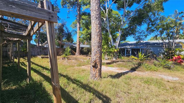 208 48TH AVENUE N, St Petersburg, FL 33703