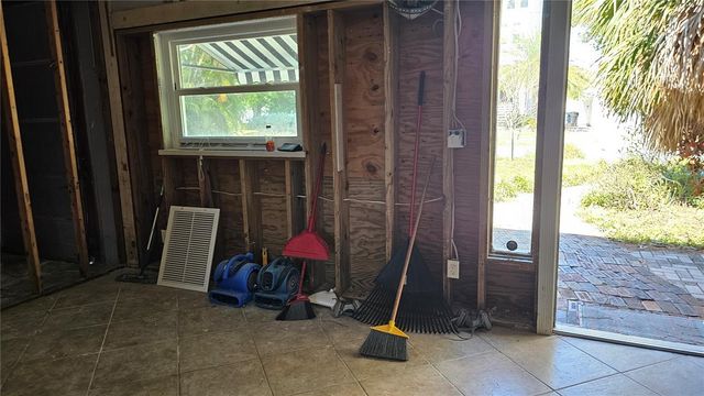 208 48TH AVENUE N, St Petersburg, FL 33703