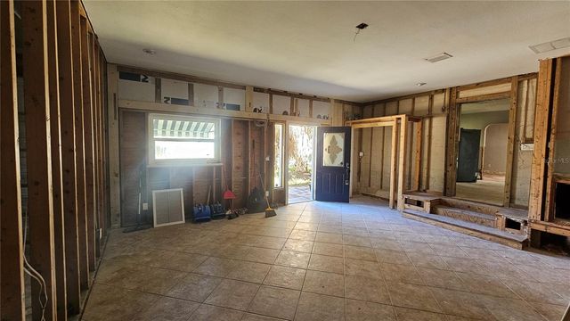 208 48TH AVENUE N, St Petersburg, FL 33703