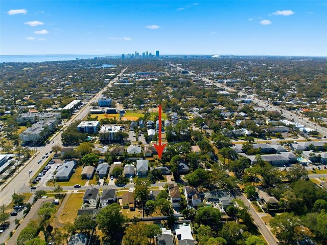 208 48TH AVENUE N, St Petersburg, FL 33703