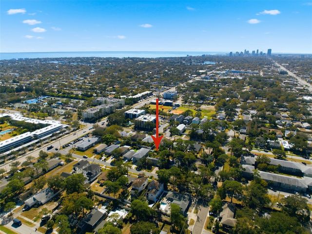 208 48TH AVENUE N, St Petersburg, FL 33703