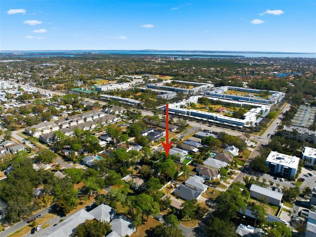 208 48TH AVENUE N, St Petersburg, FL 33703