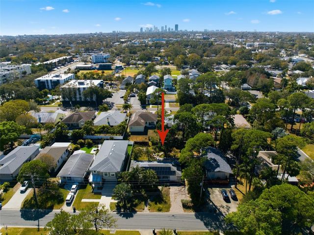 208 48TH AVENUE N, St Petersburg, FL 33703