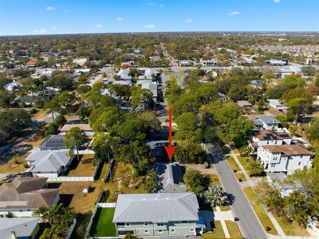 208 48TH AVENUE N, St Petersburg, FL 33703