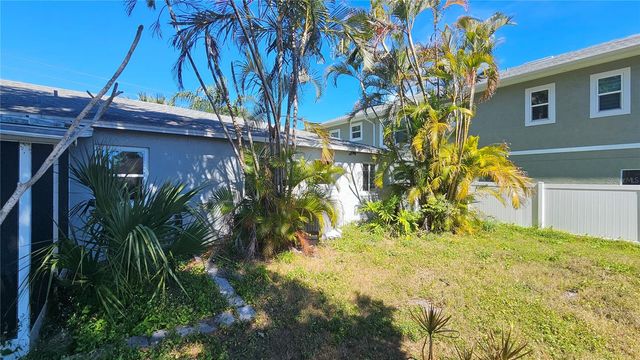 208 48TH AVENUE N, St Petersburg, FL 33703