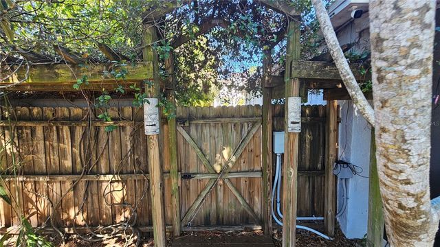 208 48TH AVENUE N, St Petersburg, FL 33703