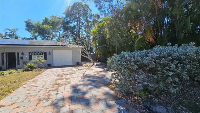 208 48TH AVENUE N, St Petersburg, FL 33703