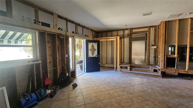 208 48TH AVENUE N, St Petersburg, FL 33703