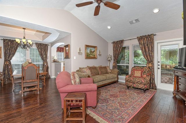 109 Avonlea Drive, The Woodlands, TX 77382