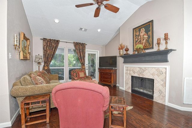 109 Avonlea Drive, The Woodlands, TX 77382