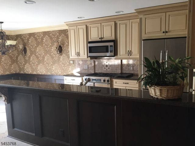 825 Riverside Ave 106, Lyndhurst Twp., NJ 07071