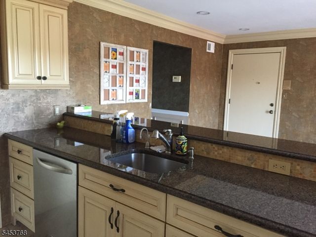 825 Riverside Ave 106, Lyndhurst Twp., NJ 07071