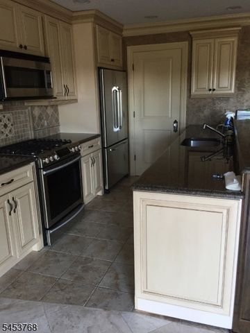 825 Riverside Ave 106, Lyndhurst Twp., NJ 07071