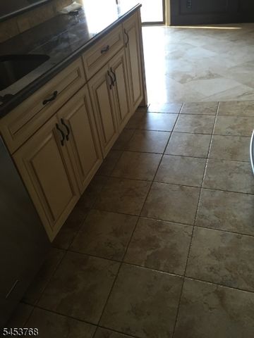 825 Riverside Ave 106, Lyndhurst Twp., NJ 07071