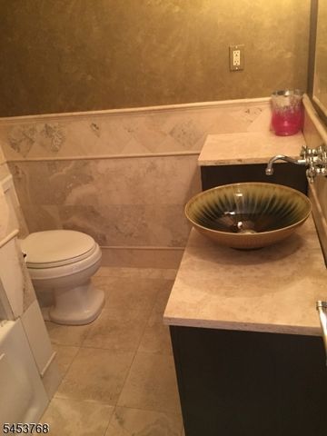 825 Riverside Ave 106, Lyndhurst Twp., NJ 07071