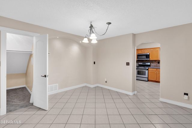 7072 LUZ DE ESPEJO Drive, El Paso, TX 79912