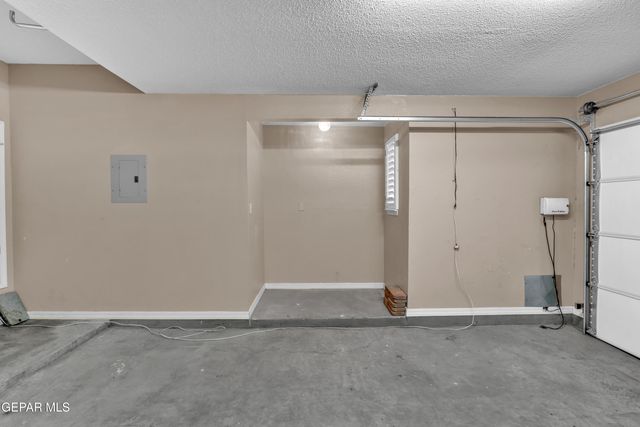 7072 LUZ DE ESPEJO Drive, El Paso, TX 79912